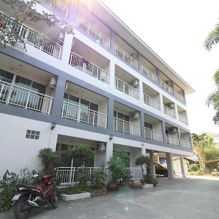 Oyo 75389 Pandora House Hotel Pattaya Bagian luar foto