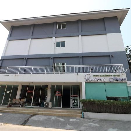 Oyo 75389 Pandora House Hotel Pattaya Bagian luar foto