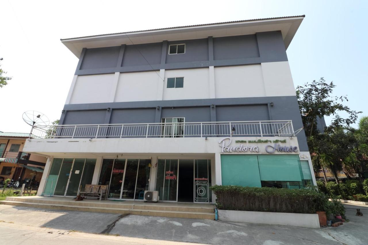 Oyo 75389 Pandora House Hotel Pattaya Bagian luar foto