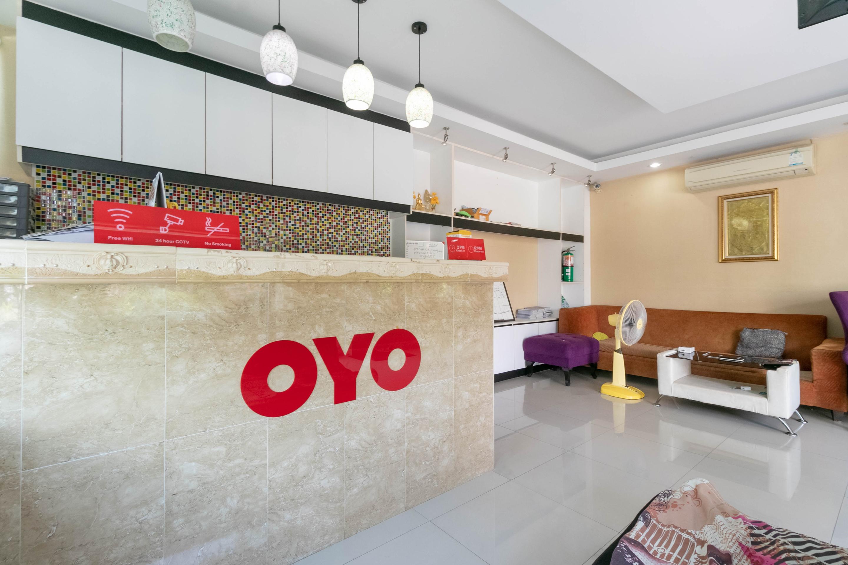 Oyo 75389 Pandora House Hotel Pattaya Bagian luar foto