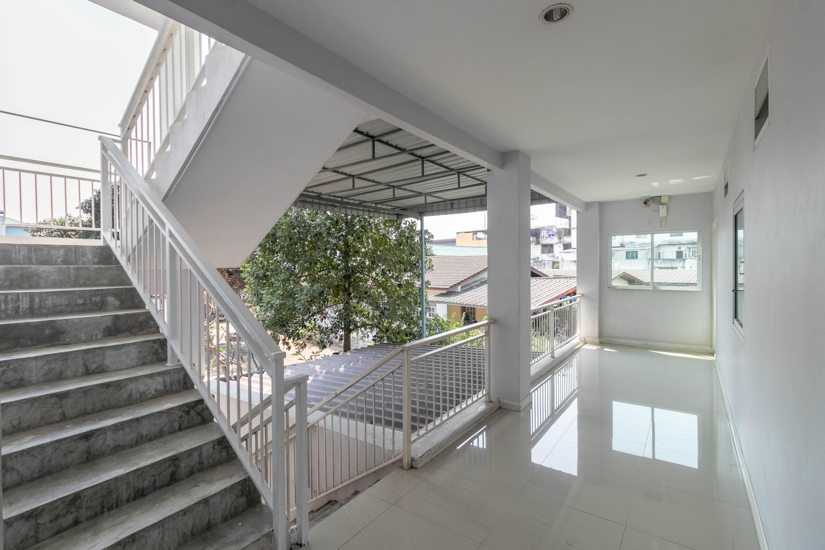 Oyo 75389 Pandora House Hotel Pattaya Bagian luar foto