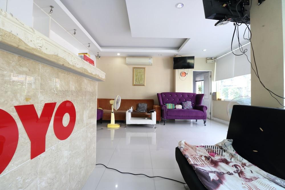 Oyo 75389 Pandora House Hotel Pattaya Bagian luar foto