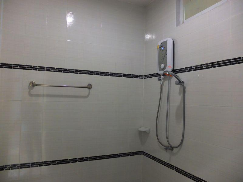 Oyo 75389 Pandora House Hotel Pattaya Bagian luar foto