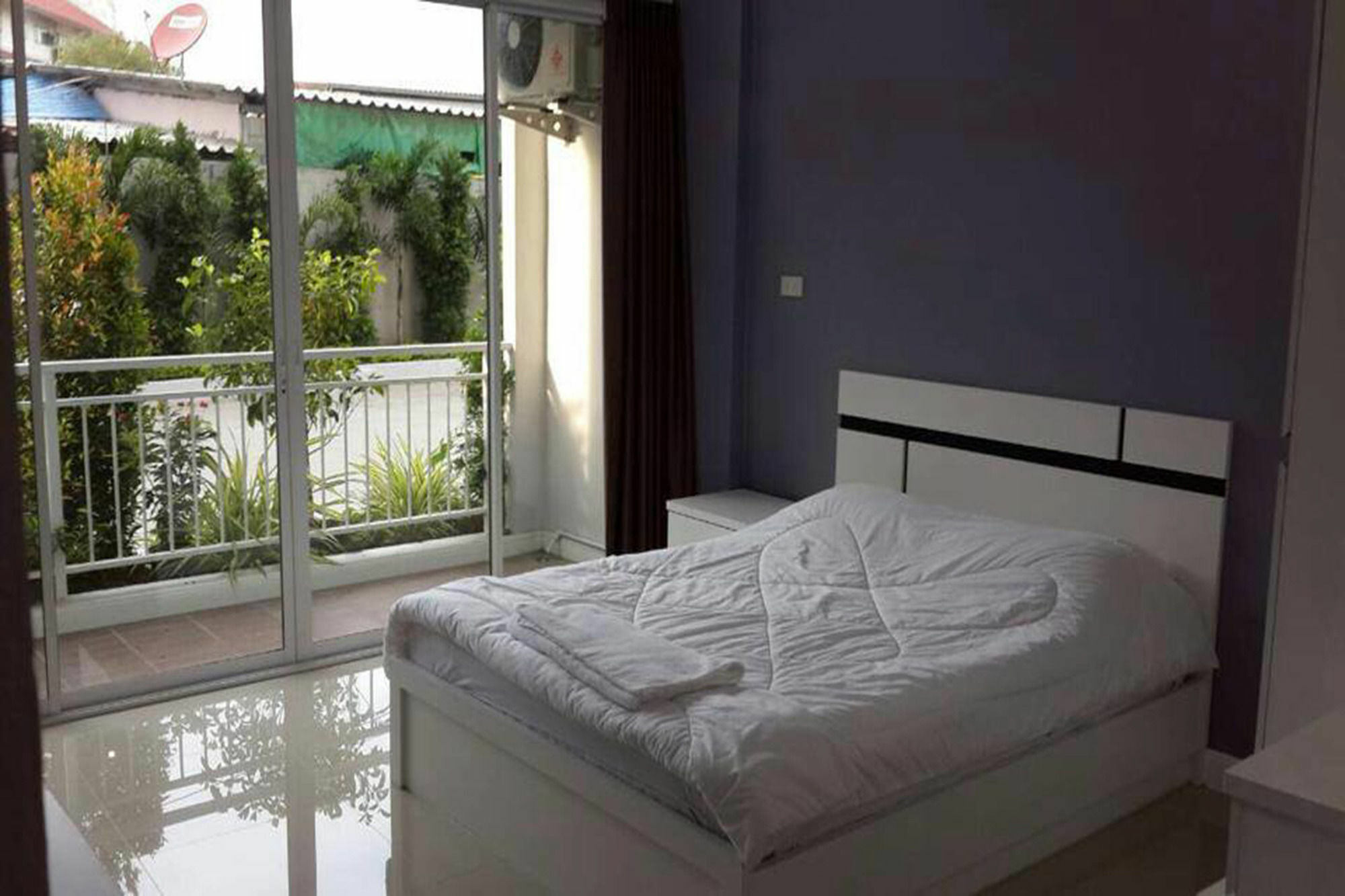 Oyo 75389 Pandora House Hotel Pattaya Bagian luar foto