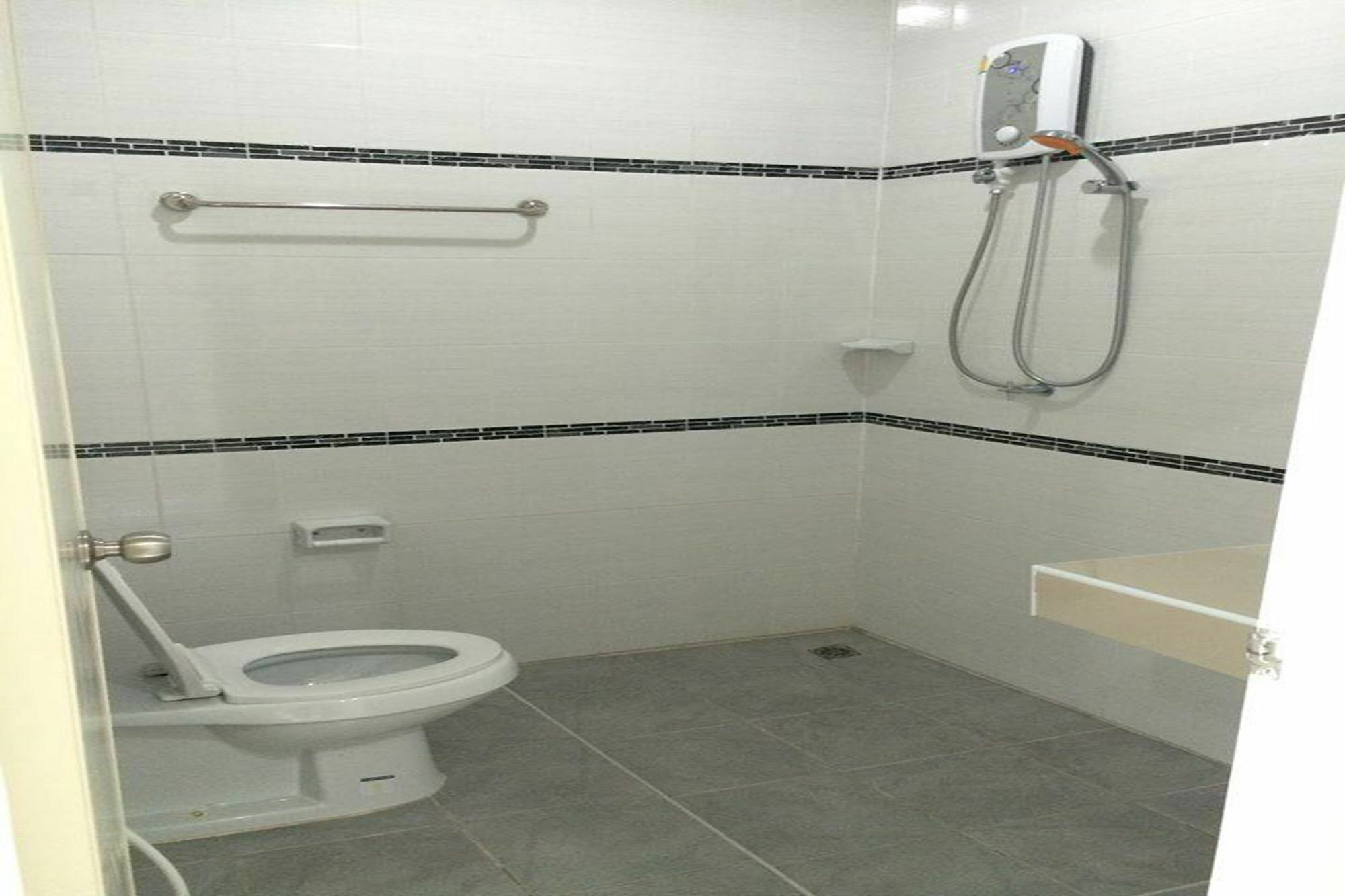 Oyo 75389 Pandora House Hotel Pattaya Bagian luar foto
