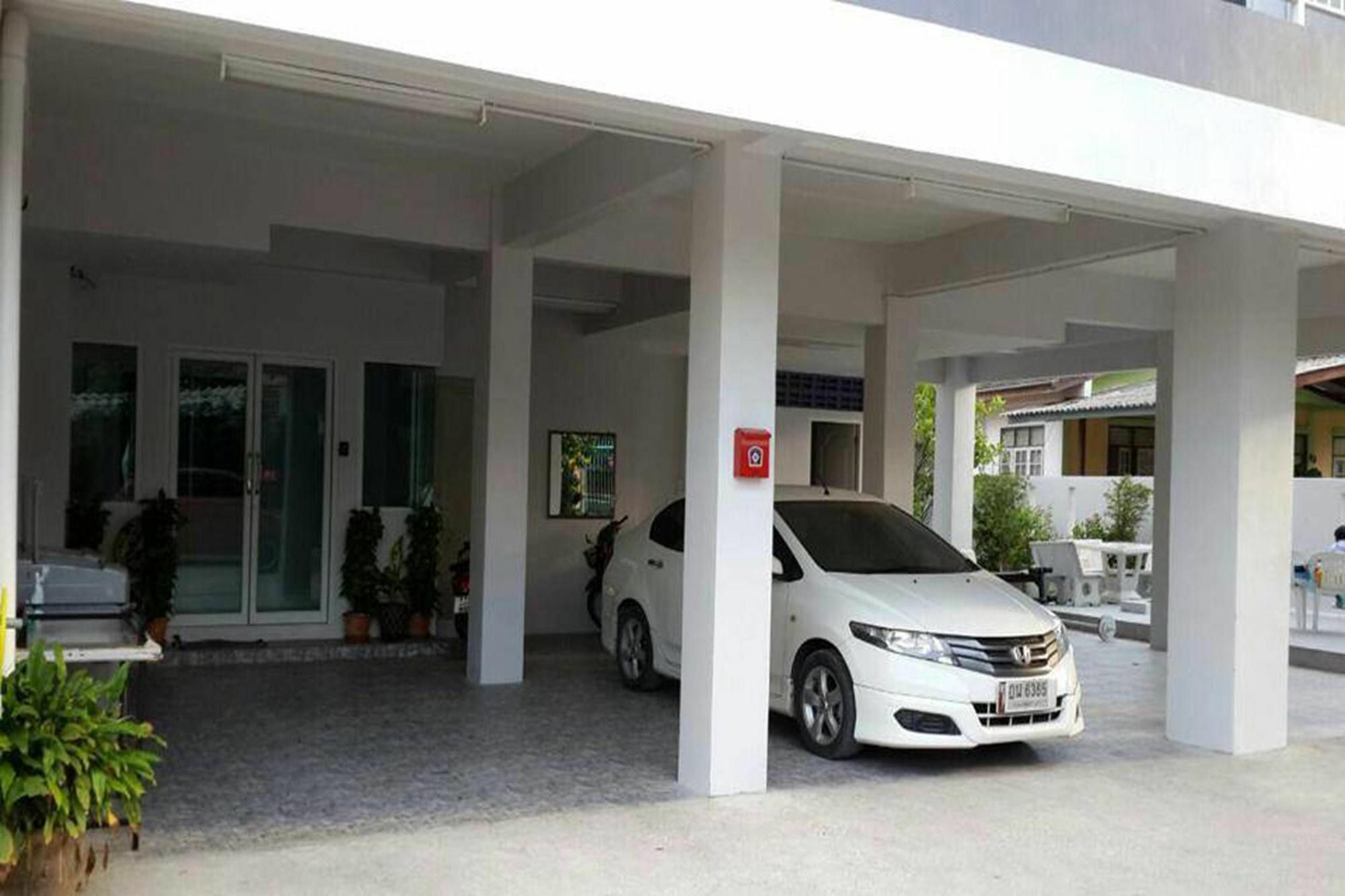 Oyo 75389 Pandora House Hotel Pattaya Bagian luar foto