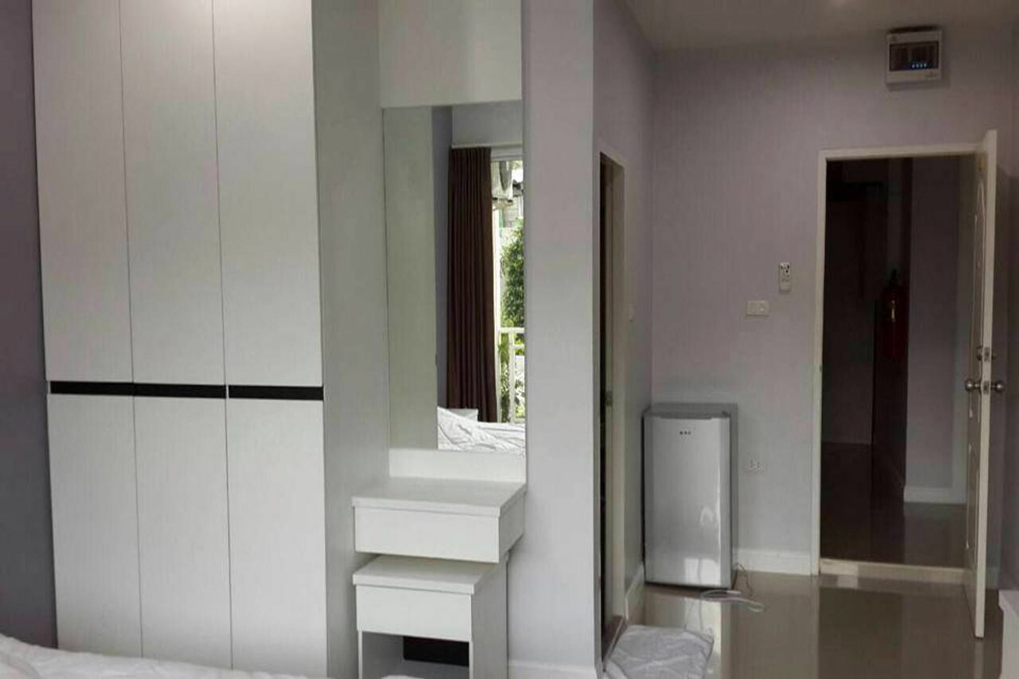 Oyo 75389 Pandora House Hotel Pattaya Bagian luar foto
