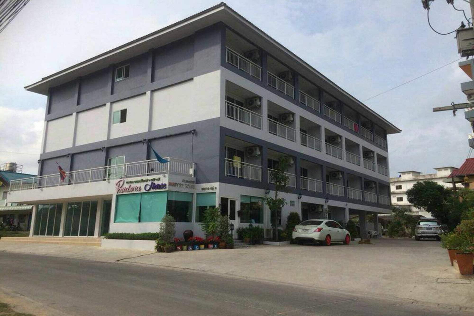 Oyo 75389 Pandora House Hotel Pattaya Bagian luar foto