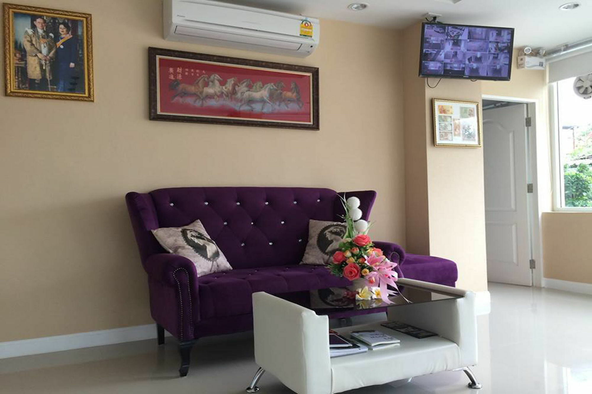 Oyo 75389 Pandora House Hotel Pattaya Bagian luar foto