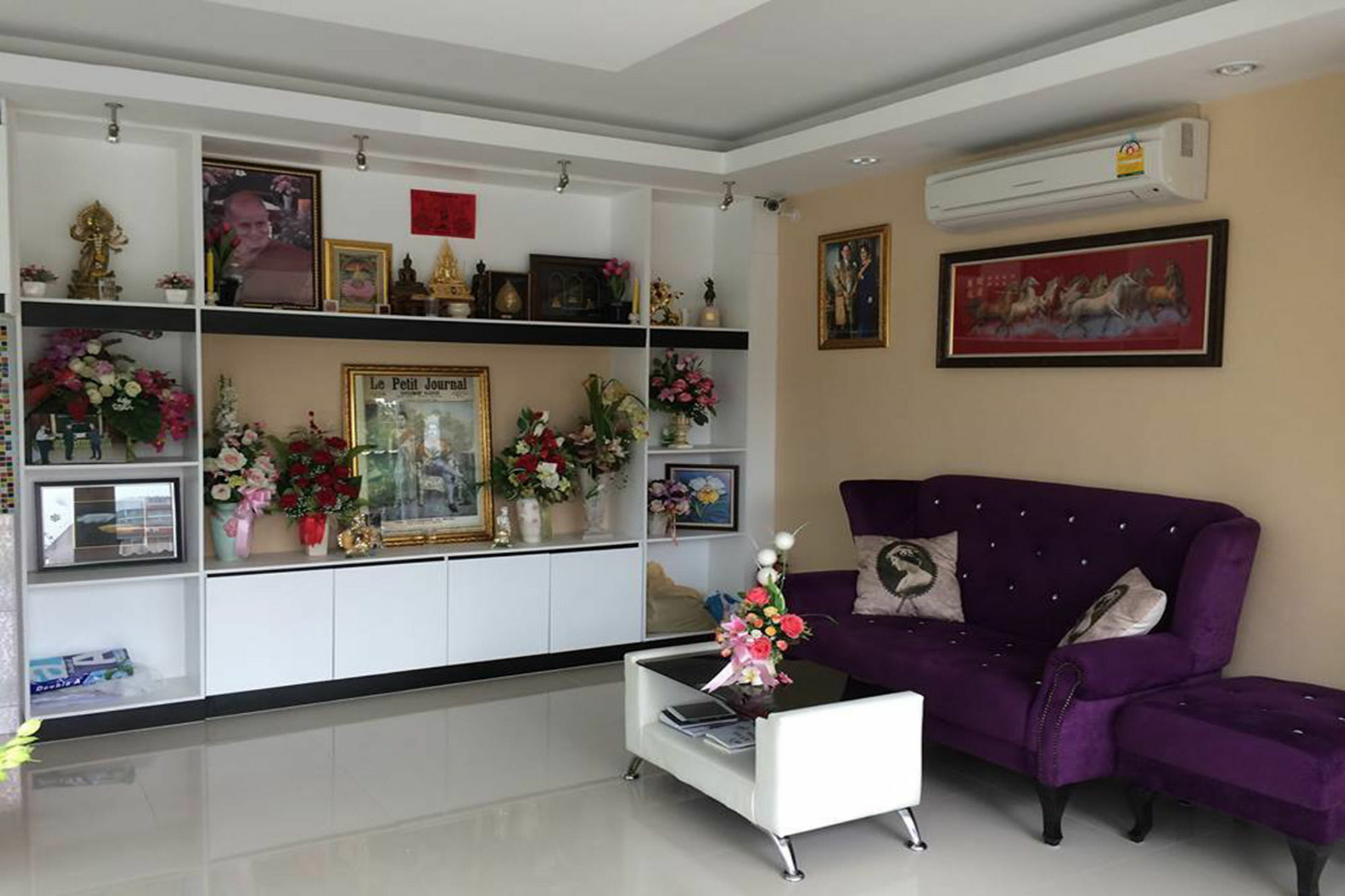 Oyo 75389 Pandora House Hotel Pattaya Bagian luar foto